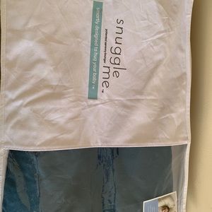 EUC SnuggleMe Organic lounge pillow